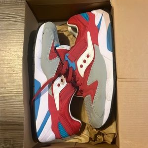 BRAND NEW NEVER WORN SAUCONY GRID 9000!!!